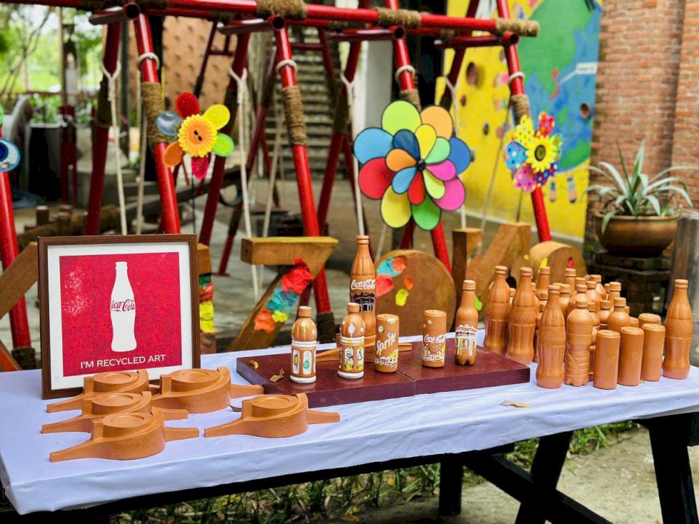 Shops within the park showcase a wide variety of handmade pottery, from mugs and vases to unique decorative figurines